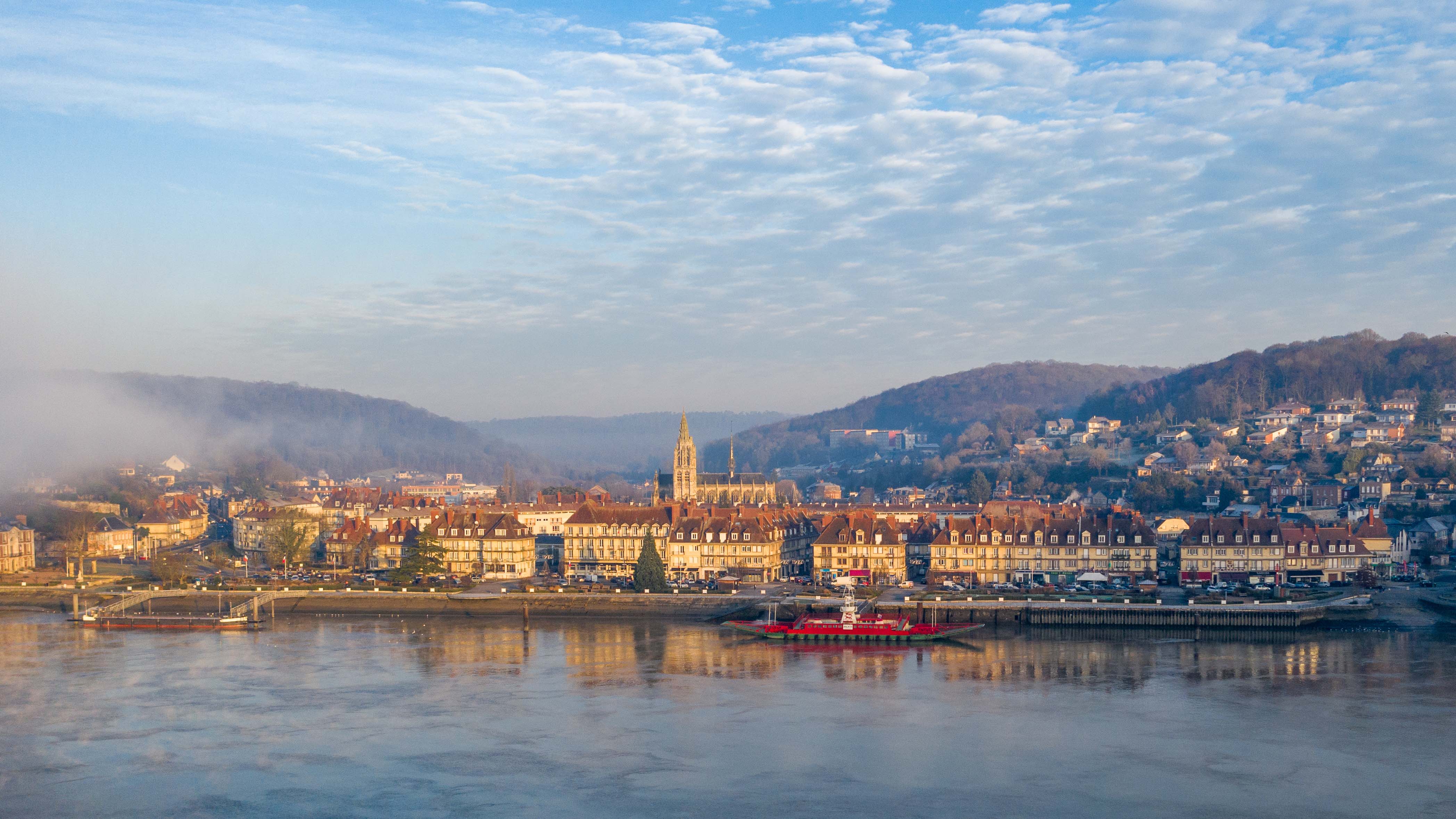 Seine with morning fog at Caudebec-en-Caux. Image: Shutterstock.